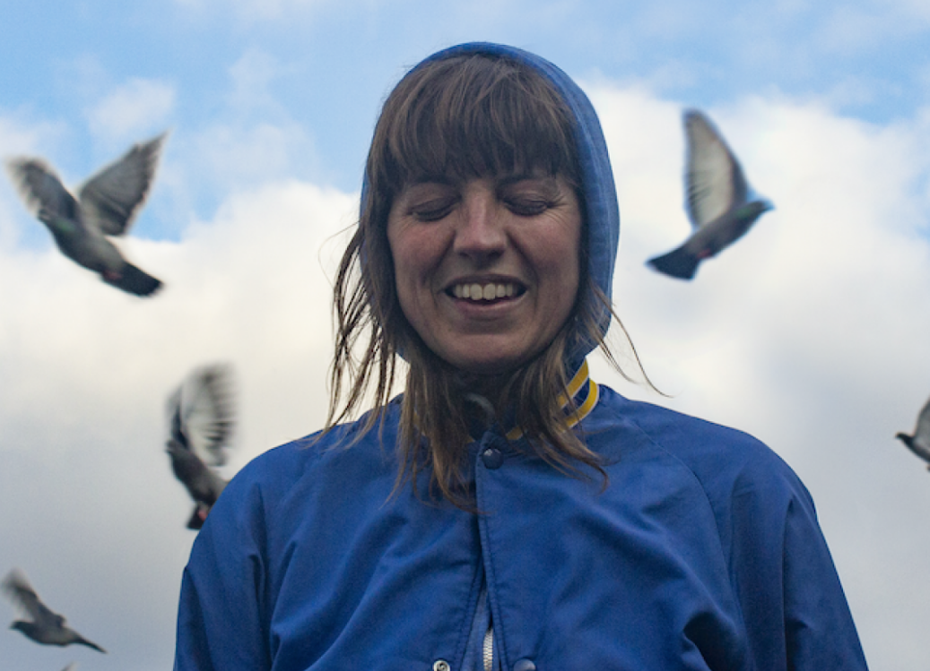 Rozi Plain : pluie londonienne et campagne anglaise